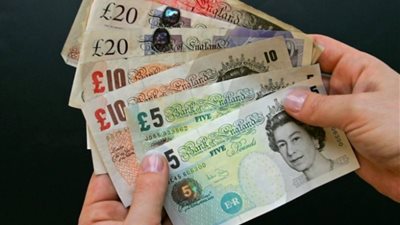 «الإسترليني» يرتفع بالبنوك ويسجل 22.94 جنيه بـ«HSBC»