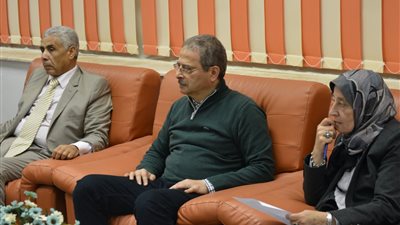 بالصور.. رئيس القابضة للكهرباء يتفقد مخازن محطة سيدي كرير 