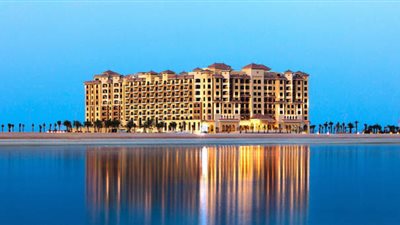 «أكور للفنادق» توقع عقد شراكة مع «عربية» لإدارة «فيرمونت بيراميدز»