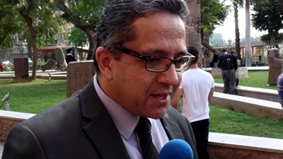 «العناني» يشيد بشرطة السياحة بعد استعادة مسروقات الشافعي