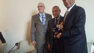 «المصرية اللاتينية» تكرم «خميس» على جهوده في تحسين العلاقات الاقتصادية