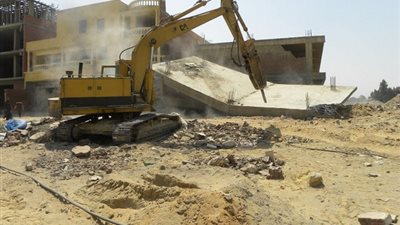 شاهد| حملة إزالة للمباني المخالفة بالشيخ زايد