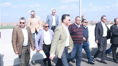 وزير النقل يتابع أعمال تنفيذ المشروع القومي للطرق 
