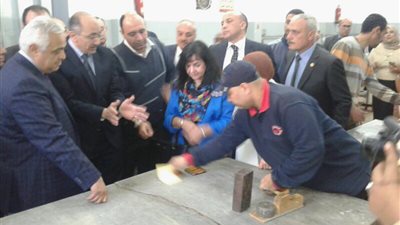 «النجار» يتفقد مصانع «الشرقية للدخان» بالإسكندرية لأول مرة 