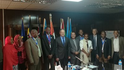 الكهرباء تحتفل بتخريج 14 متدربا من دول حوض النيل