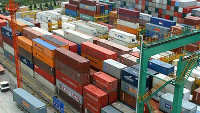 «الاستيراد العشوائي نقمة للتاجر والمستهلك».. «غرفة القاهرة»: السلع الرديئة دخلت السوق «من تحت الترابيزة».. ومقترحات لحظر استيراد «أكل القطط والكلاب»