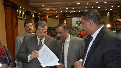 بالصور.. «وزير القوى العاملة» يسلم 63 عقد عمل لذوي الاحتياجات الخاصة 