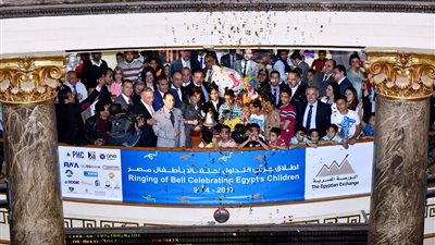 «سحر نصر» تشارك في احتفالية البورصة بيوم اليتيم 