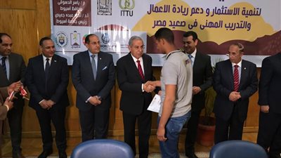 «قابيل» يسلم جوائز للفائزين بمسابقة «مهنتي دنيتي»