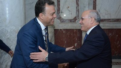 وزيرا الإنتاج الحربي والنقل يبحثان التعاون في تصنيع مهمات السكة الحديد «صور»