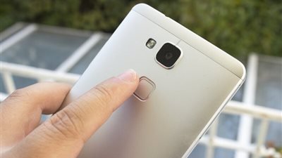 علماء يحذرون من بصمة الهاتف الذكي 