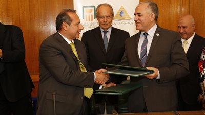 «الأهلي المصري » و«الري» يوقعان بروتوكولاً لتطوير كورنيش إمبابة