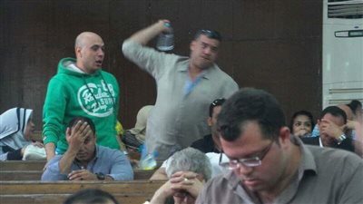 بالصور.. انهيار أهالي المتهمين بالاستيلاء على 2 مليار من أموال الداخلية 