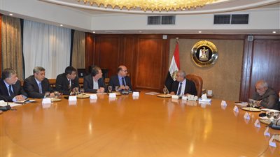 «قابيل»: الوزارة حريصة على ضم المنشآت غير الرسمية للرخام