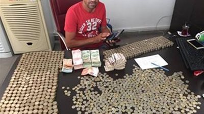 شاب يقلع عن التدخين ويشتري بثمنها «سيارتين ودراجة نارية»