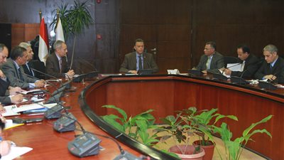 وزير النقل يبحث مع قيادات «السكة الحديد» تحسين مستوى الخدمات 