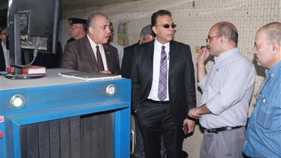 وزير النقل يتفقد إجراءات السلامة للمراكب النيلية