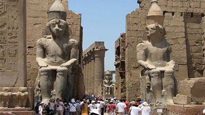 «حملات» لمواجهة «التحرش» بمزارات «الأقصر» السياحية