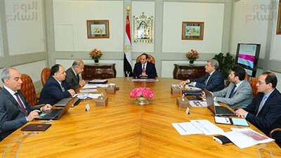 وزير المالية لـ«السيسي»: خفض عجز الموازنة لن يؤثر على البرامج الاجتماعية