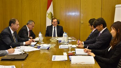 وزير البترول يستقبل وفدا من البنك الياباني للتعاون