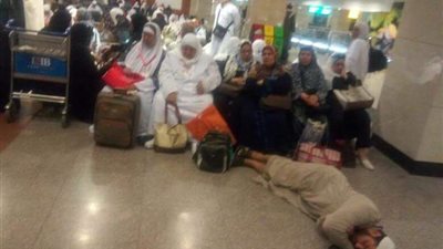 خبير سياحي: الملفات المضروبة سبب أزمة المعتمرين بالمطار