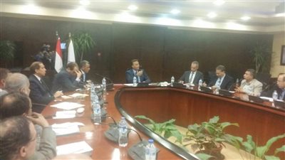 وزير النقل يتابع أعمال صيانة ونظافة وإنارة الطريق الدائري 