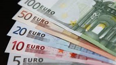 انخفاض اليورو لـ1.07 دولار قبيل الانتخابات الفرنسية