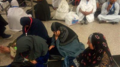 «السياحة»:انتهاء أزمة المعتمرين وتسفيرهم