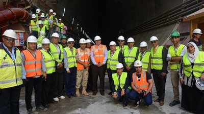 شاهد| وزير القوى العاملة يتفقد 3 أنفاق أسفل قناة السويس