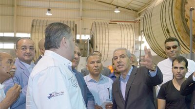 بالصور.. وزير الصناعة في زيارة مفاجئة لمدينة الروبيكي 