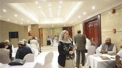 بالصور.. لقاءات ثنائية لرجال أعمال «مصريين وباكستانين» بـ«تجارية القاهرة»