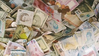 العملات تتراجع في نهاية التعاملات اليومية