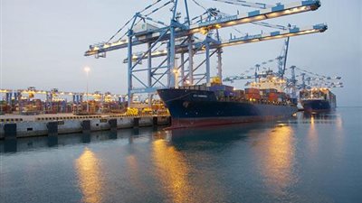 وصول وسفر 3584 راكباً بميناء سفاجا.. وتداول 277 شاحنة