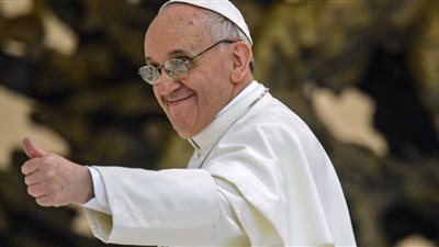 شاهد| لحظة دخول بابا الفاتيكان استاد الدفاع الجوي