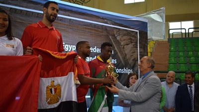 محافظ البحر الأحمر يسلم الميداليات الذهبية في بطولة الأفروآسيوية للكرة الطائرة