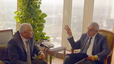 قابيل يستعرض مع محافظ الوادى الجديد تعزيز فرص الاستثمار بالمحافظة