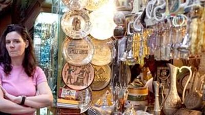 بعد 6 أشهر من تعويم الجنيه.. «المنتجات السياحية»: 200% زيادة في الأسعار