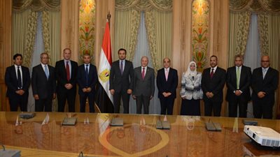 بالصور.. «الإنتاج الحربي» توقع اتفاقًا لتصنيع السلالم الكهربائية محليًا