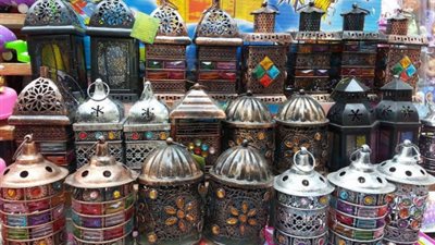 «غرفة القاهرة»: زيادة أسعار الفوانيس 100%.. رغم منع استيرادها