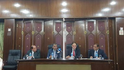 «الشرقاوي» يستعرض خطة تطوير شركات حليج الأقطان مع «صناعة البرلمان» 