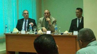 محافظ البحر الأحمر يؤكد أهمية حماية الشواطئ من «التلوث البحرى»