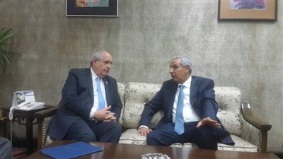 وزير التجارة: مصر تسعى لبدء علاقات اقتصادية جديدة مع اليونان 