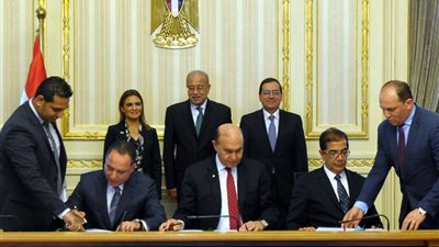 «الاستثمار»: توقيع اتفاق تمويل محطة «سونكر» باستثمارات 500 مليون دولار