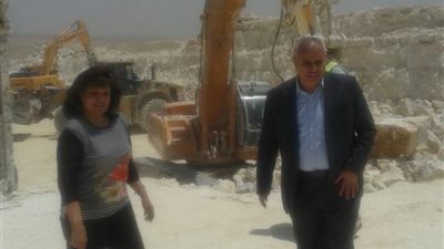 بالصور.. تنفيذ طريق للإسكان الاجتماعي لـ15 مايو بـ25 مليون جنيه