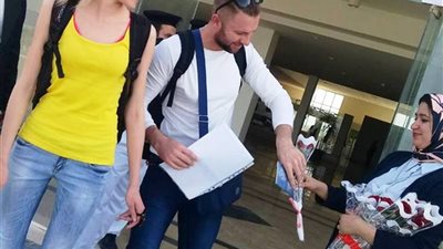 بالصور.. مطار العلمين يستقبل 114 سائحا أوكرانيا