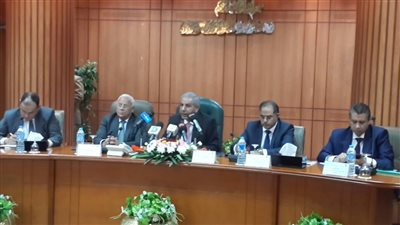 قابيل يبحث مع مستثمرى بورسعيد تعزيز حركة الاستثمار الصناعى بالمحافظة 