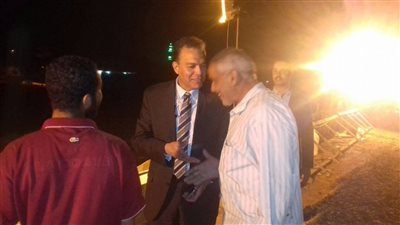عرفات يتفقد أعمال الوردية الليلية لطريق شبرا بنها.. ويستقل مترو الجيزة 