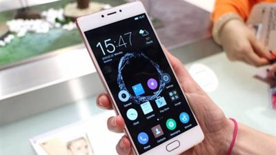 «غزو المحمول» ينقذ الشارع التجاري من الاحتكار