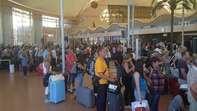 «كارثة».. مطار شرم الشيخ يمنع دخول المشاركين في مؤتمر دولي