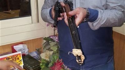 بالصور| ضبط أسلحة وخناجر أثرية قبل تهريبها لفرنسا 